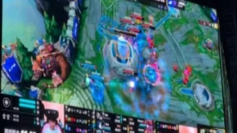 劳塔罗与图拉姆健身同框，蓝黑双星互动社交平台